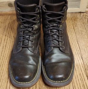 Men's Doc Marten Lawton boots
